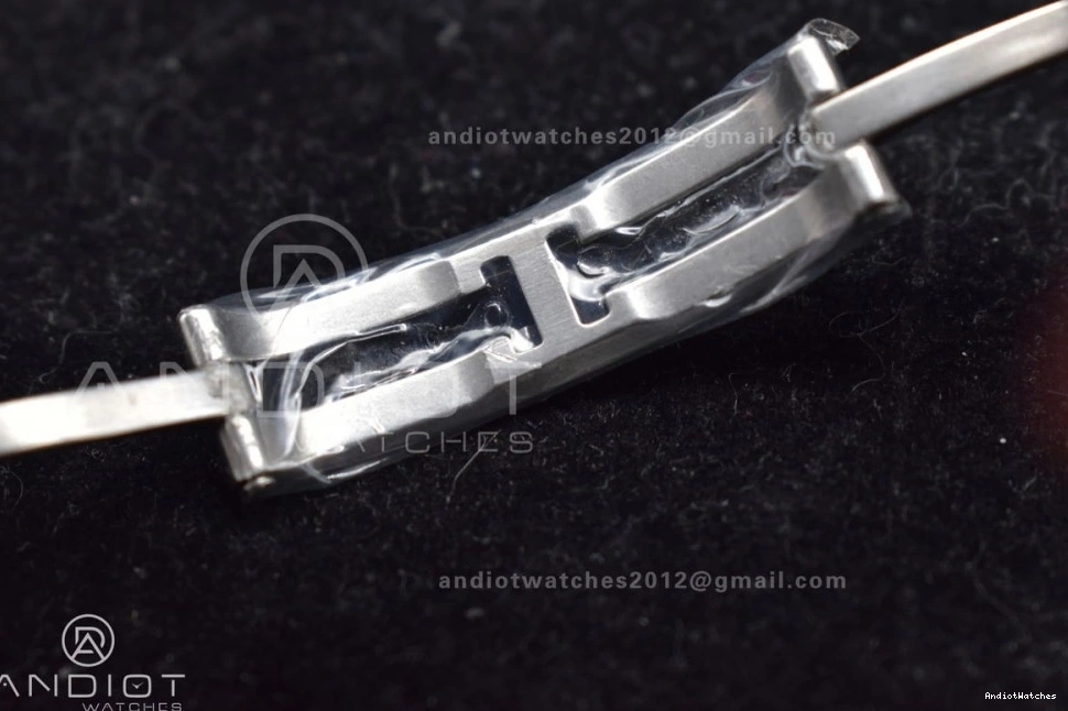 20.3mm ZipUp Ronda K11F On Bezel Bracelet Dial White Diamond Quartz With 1190 SS Tank SS Solo 1001